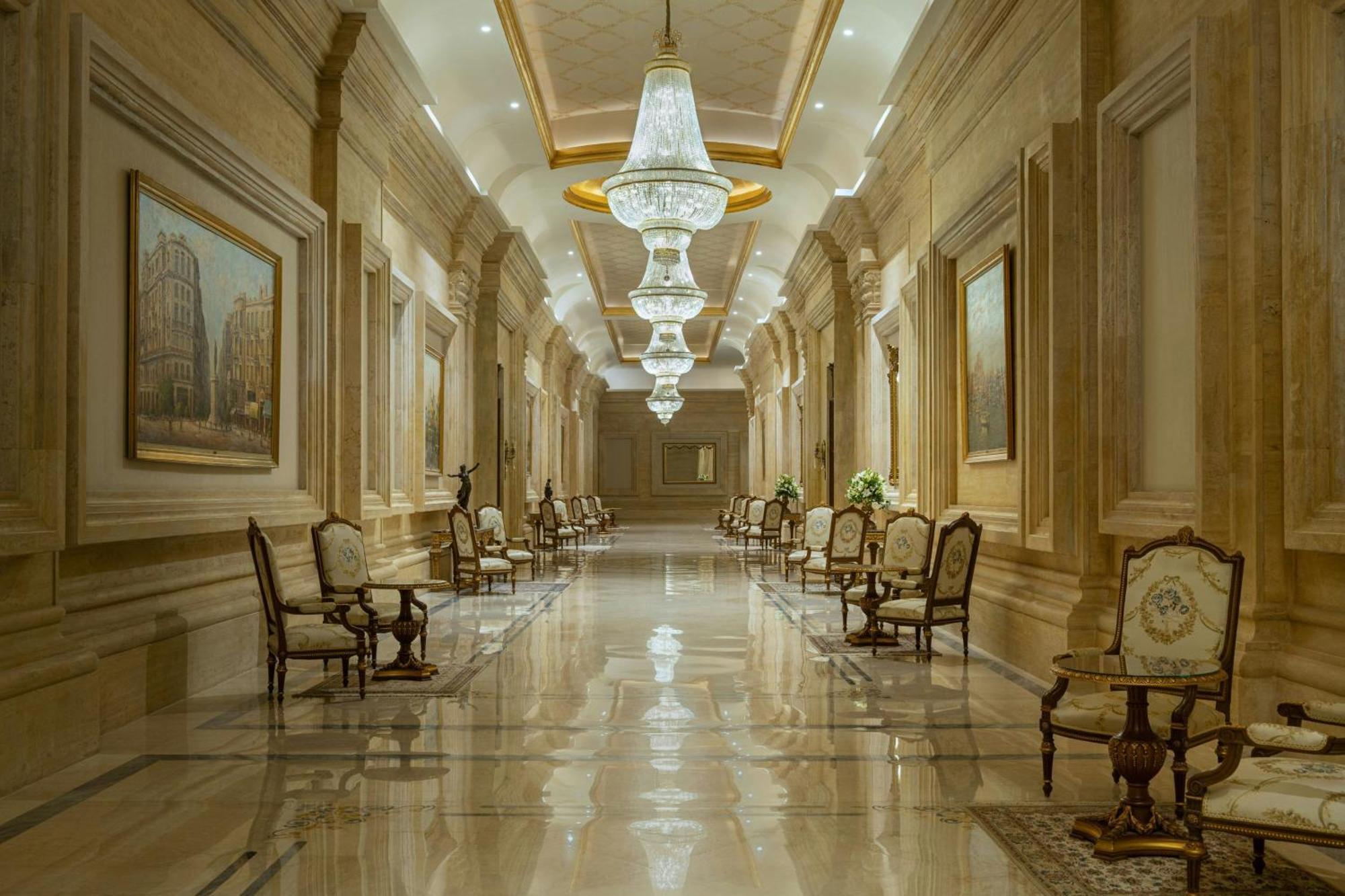 开罗瑞吉阿尔玛萨酒店 外观 照片 The lobby of the Four Seasons Hotel